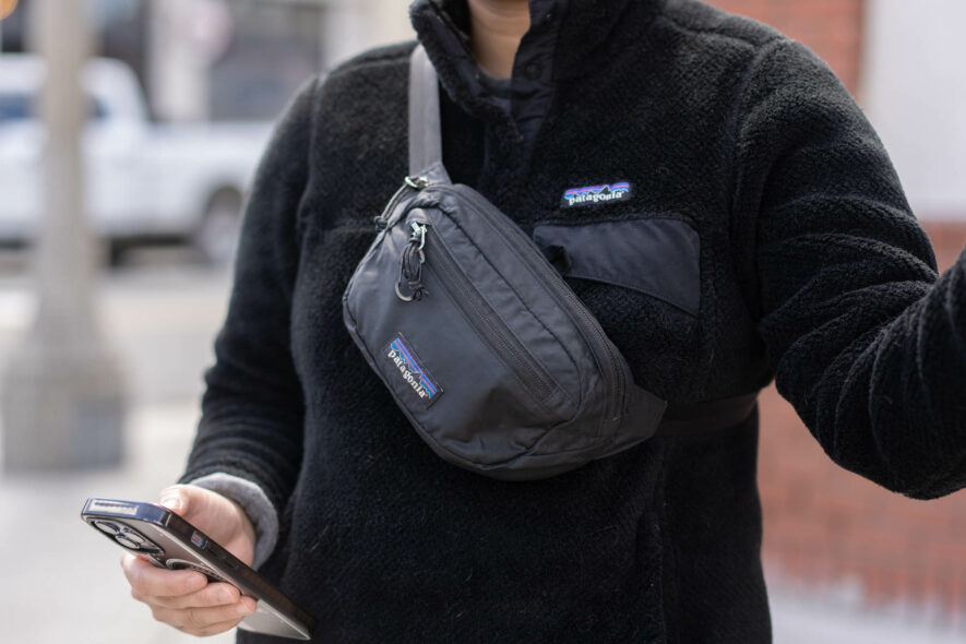 Patagonia - black hole mini fanny pack